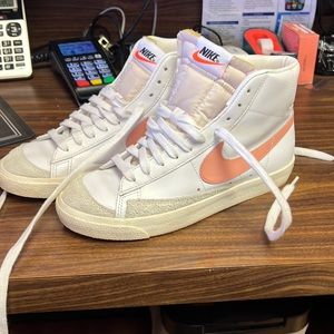 Nike Blazer Mid 77 women’s 7.5 pink swoosh